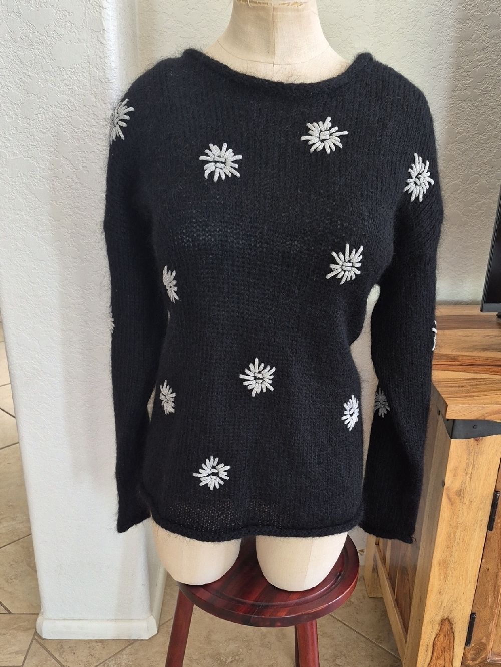 Sostanza Contemporay Apparel Vtg.50% Mohair Blend Fuzzy Sweater w/ Stitch Design